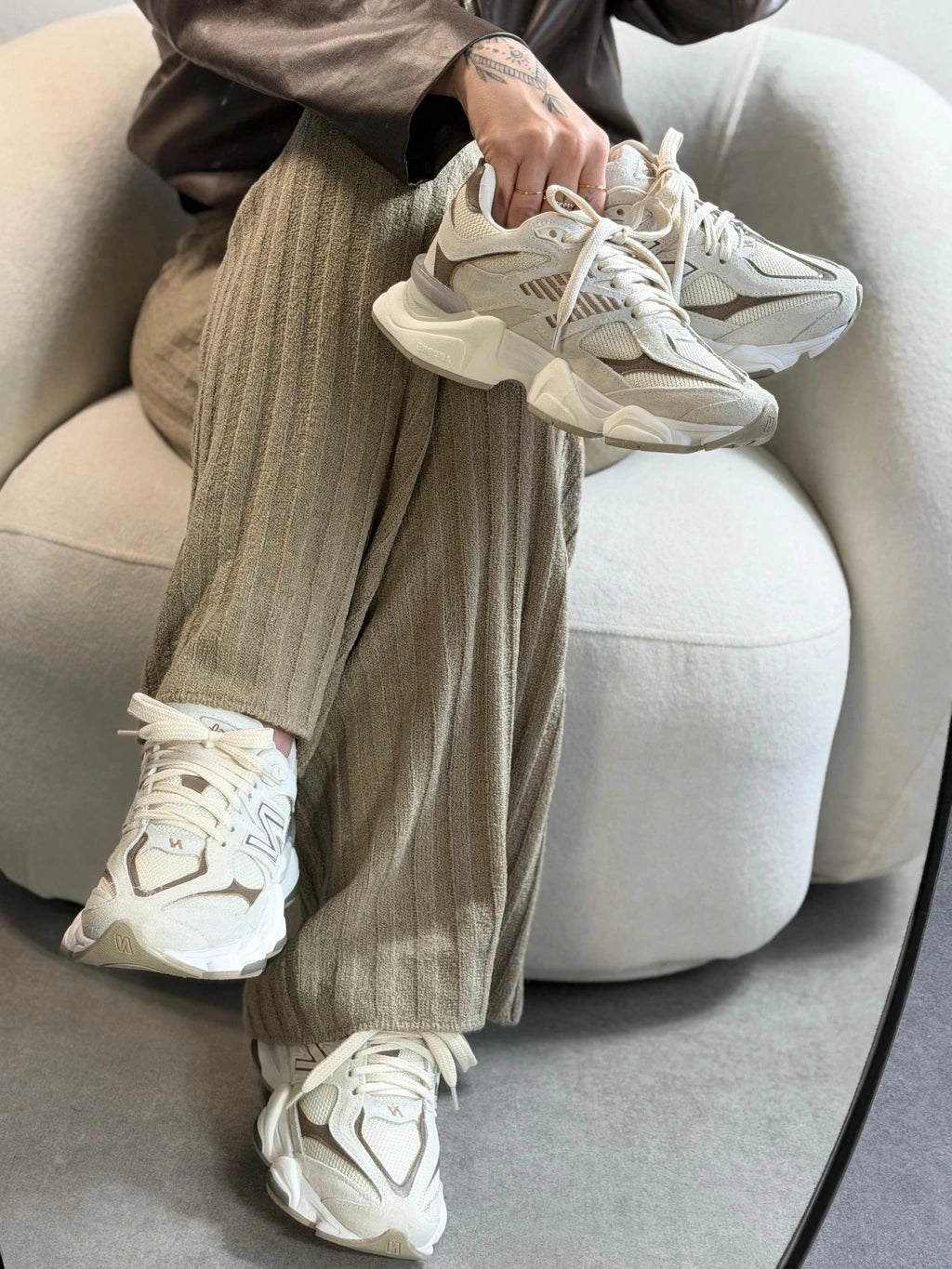 NEW BALANCE 9060 - MARROM/CAQUI