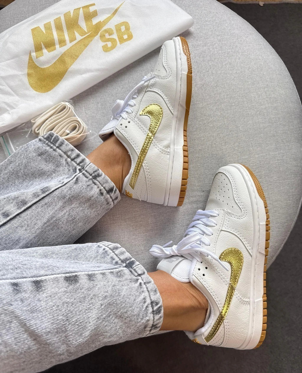 DUNK LOW DOURADO foto 4