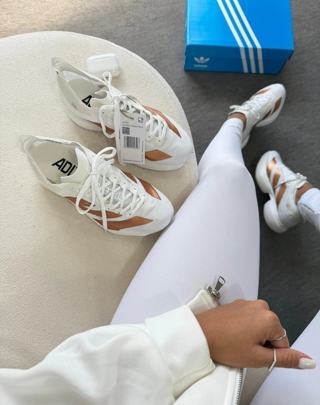ADIZERO ADIOS PRO 4 - BRANCO/BRONZE foto 3