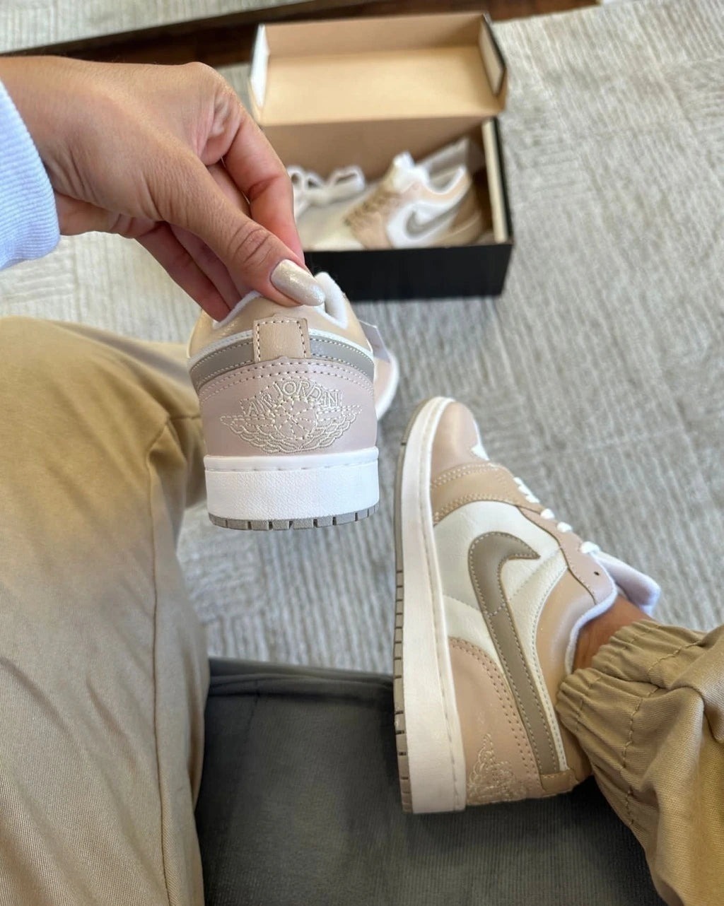 JORDAN LOW - NUDE foto 4