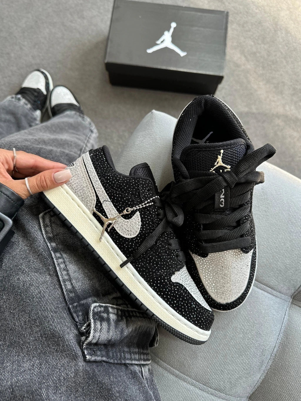 JORDAN LOW STRASS PRETO