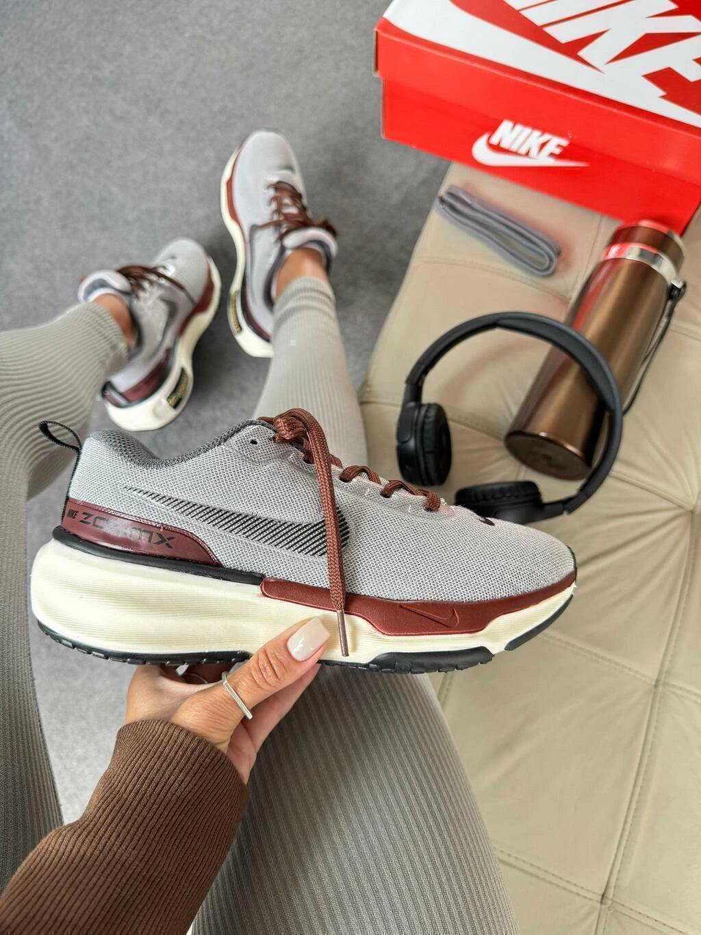 NIKE ZOOM X - CINZA/MARROM