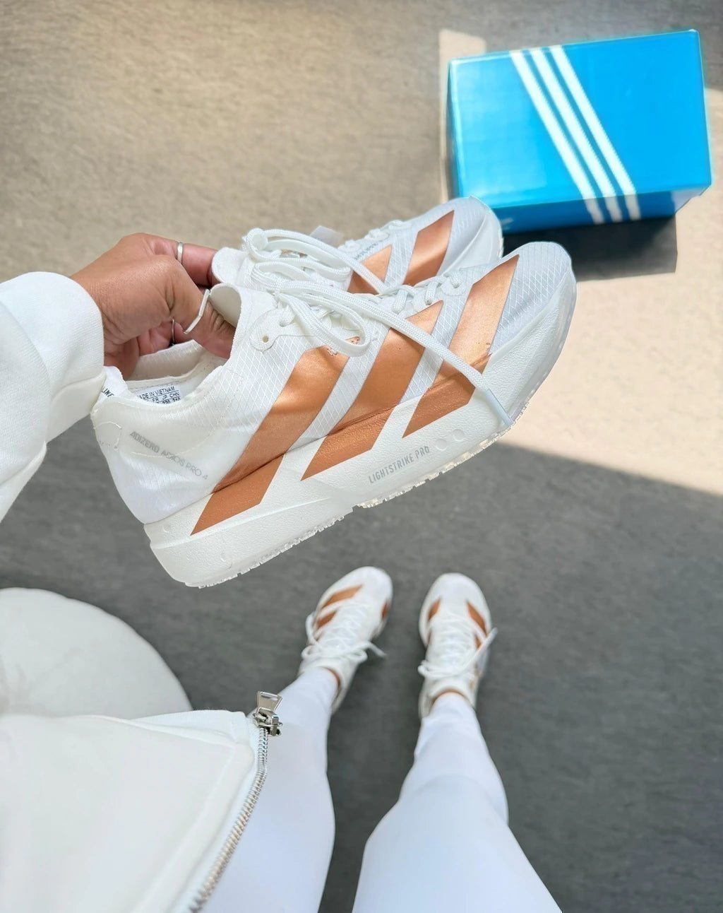 ADIZERO ADIOS PRO 4 - BRANCO/BRONZE foto 5