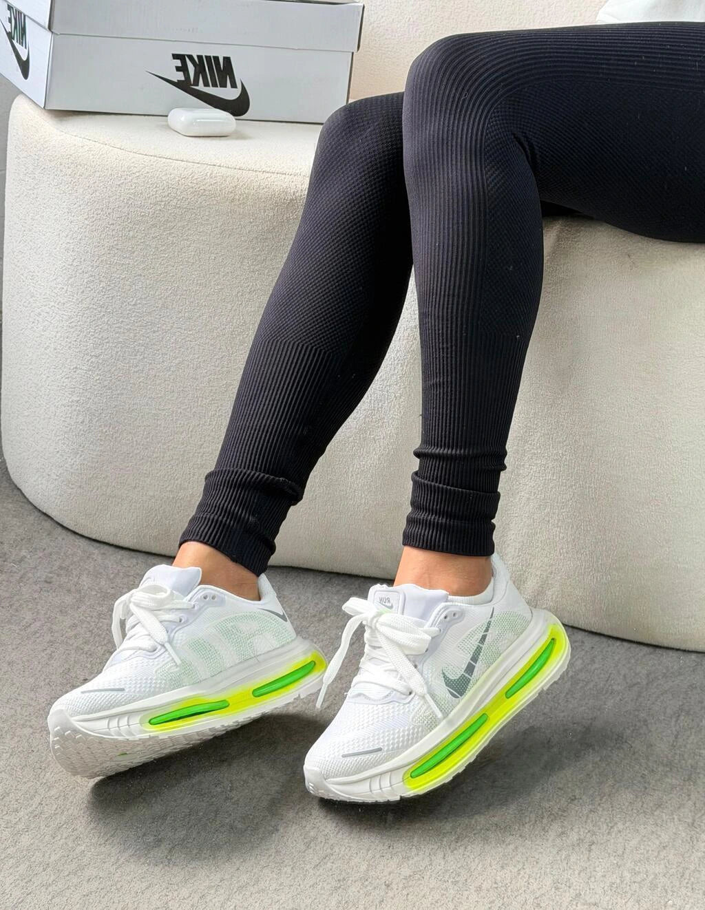 NIKE RUN VOMERO - BRANCO/VERDE foto 2