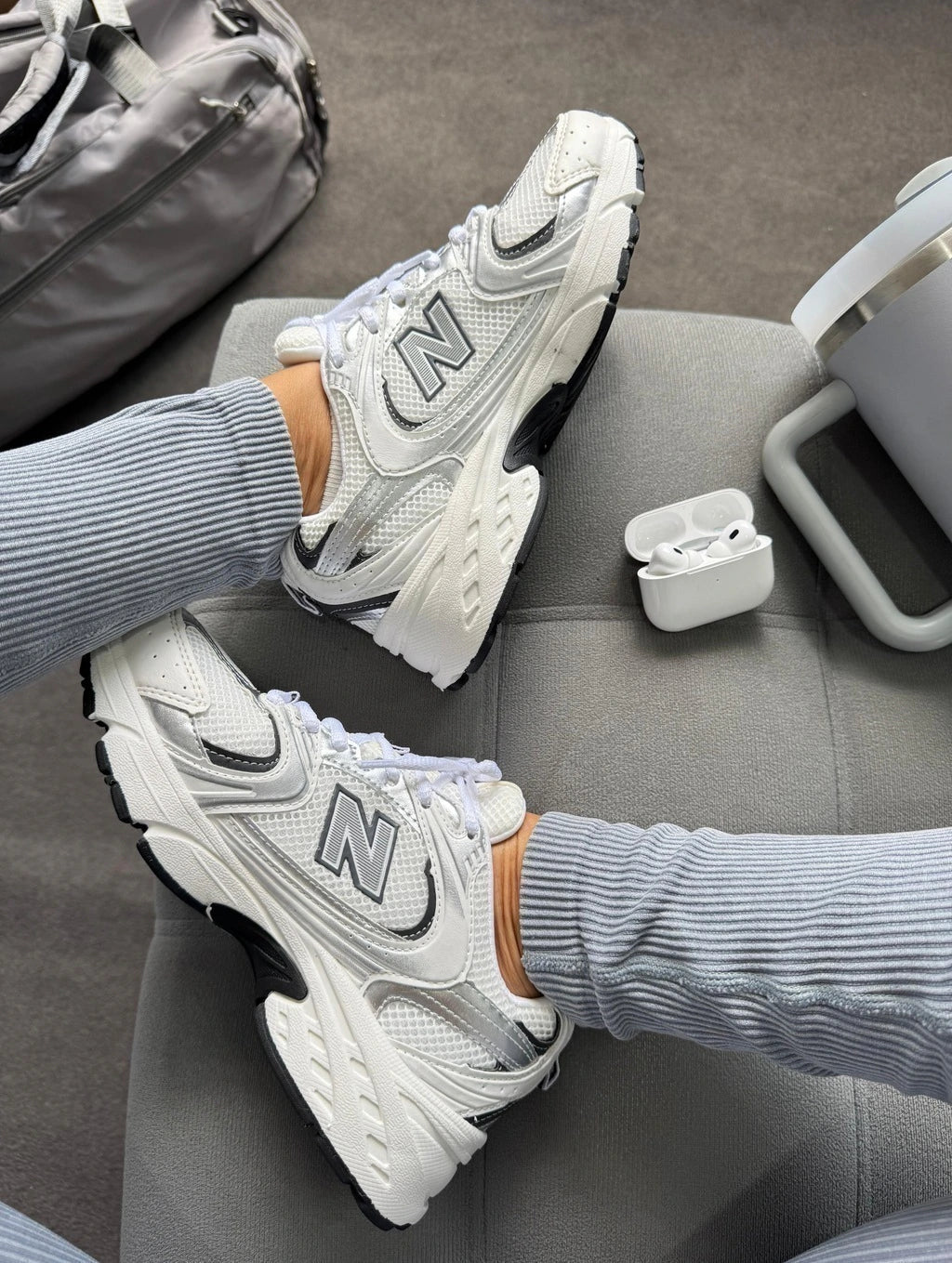 NEW BALANCE 530 - BRANCO/CINZA