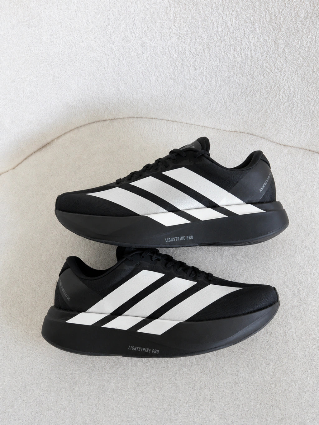 Adizero preto com branco