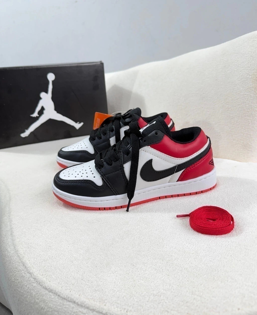 JORDAN LOw - PRETO/VERMELHO