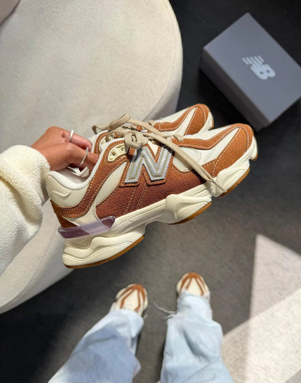 NEW BALANCE 9060 - CARAMELO foto 4