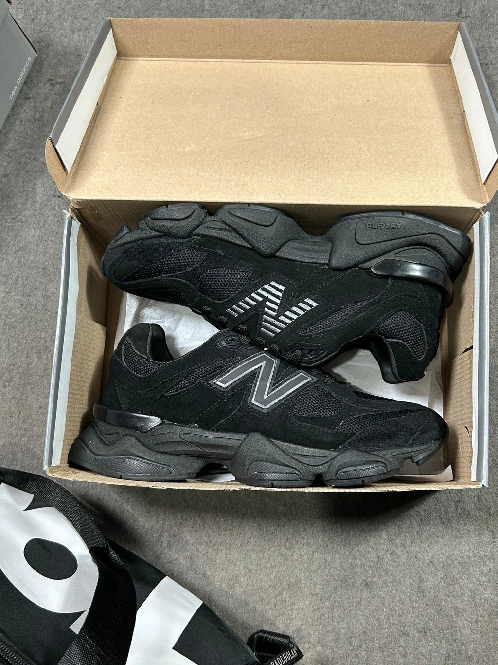 NEW BALANCE 9060 - BLACKOUT foto 2