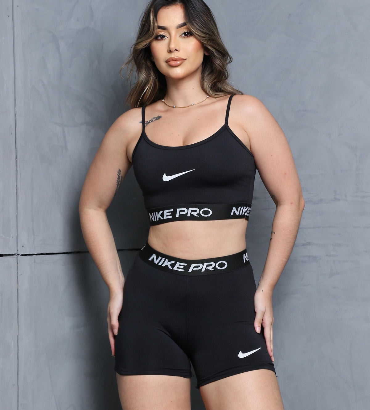 Conjunto Nike Pro - Shorts e Top