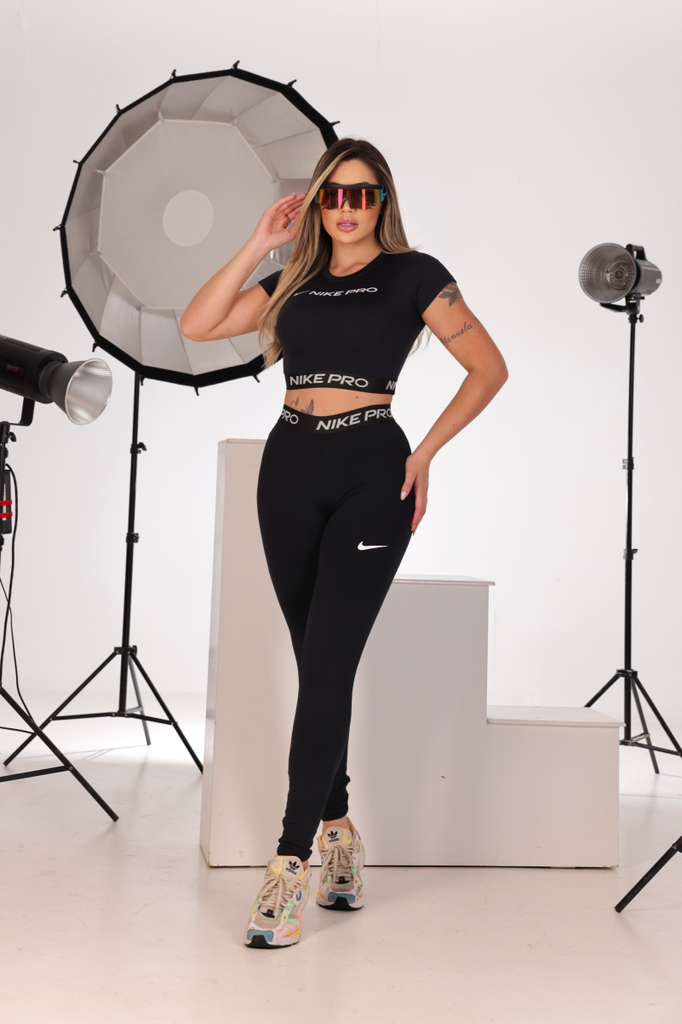 Conjunto Nike Pro - Legging e Top