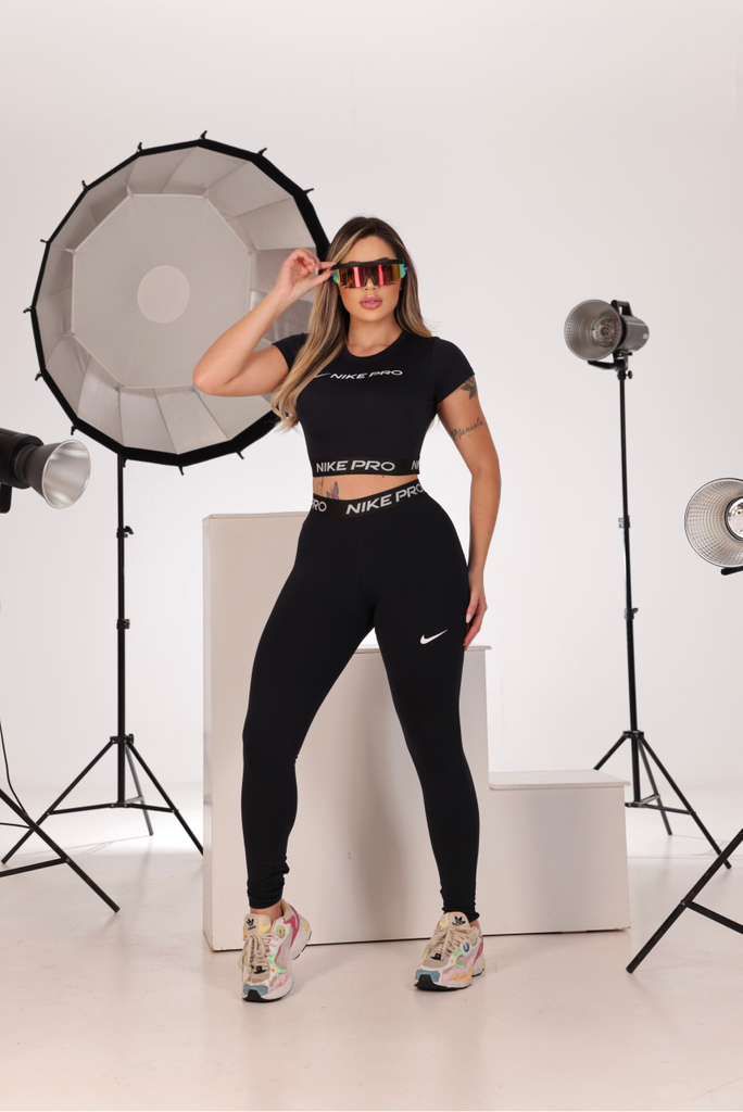 Conjunto Nike Pro - Legging e Top
