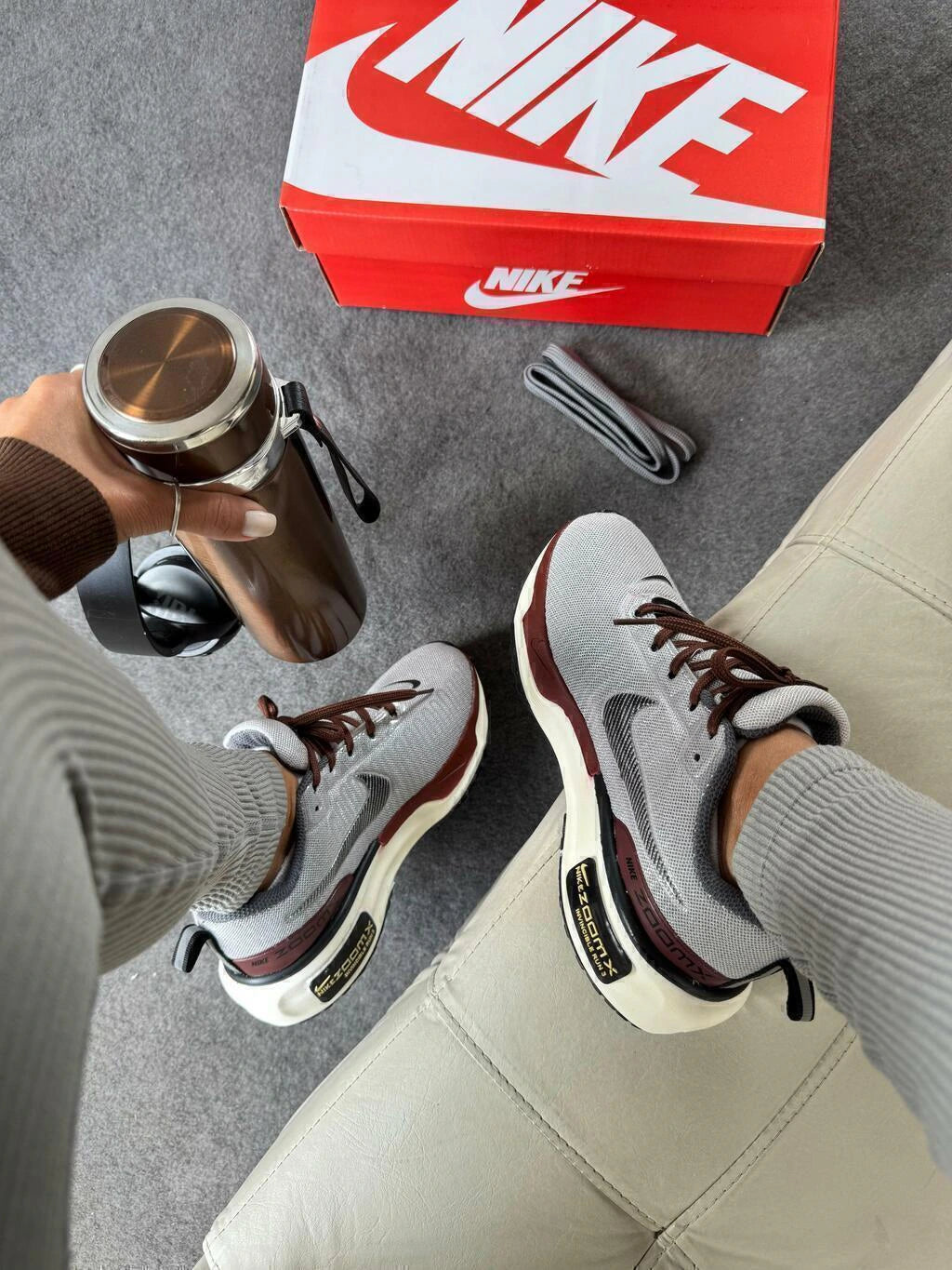 NIKE ZOOM X - CINZA/MARROM foto 4