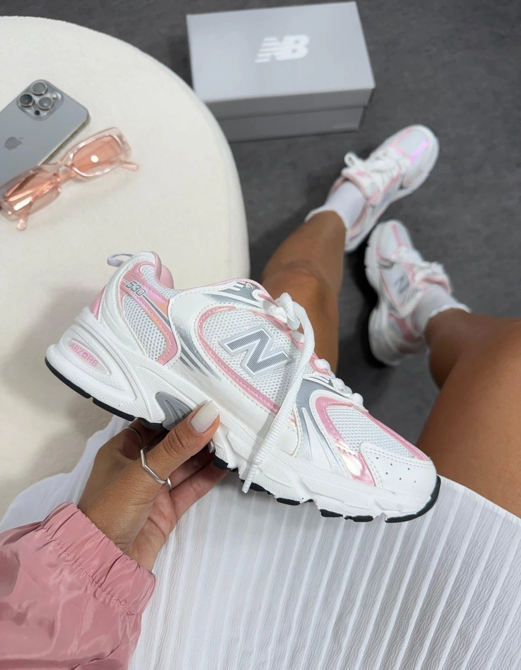 NEW BALANCE 530 - BRANCO/ROSA foto 2