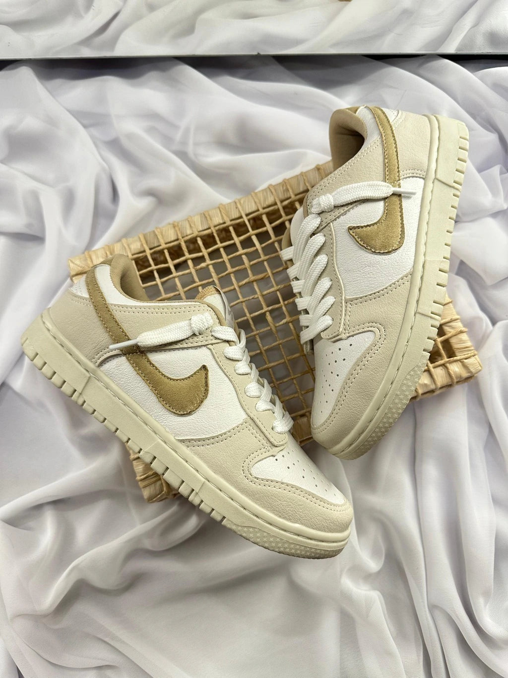 DUNK LOW - OFF/OURO foto 3
