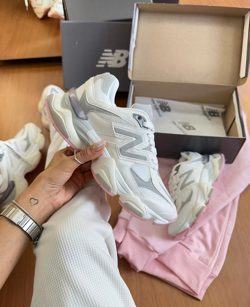 NEW BALANCE 9060 - BRANCO/ROSA BB foto 5