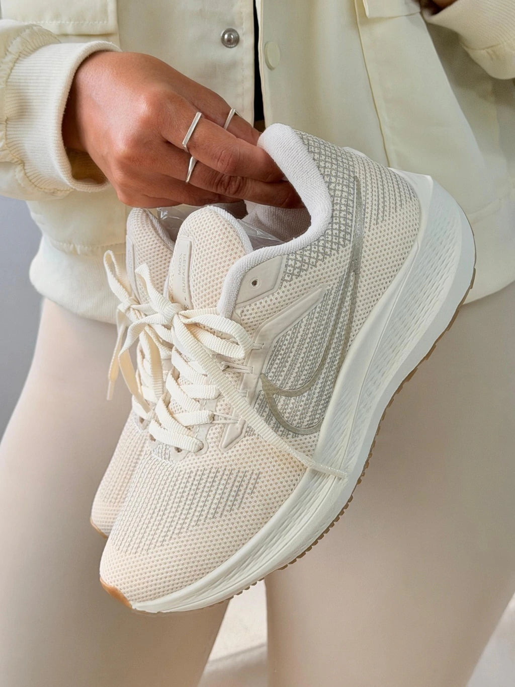 NIKE PEGASUS - OFF WHITE