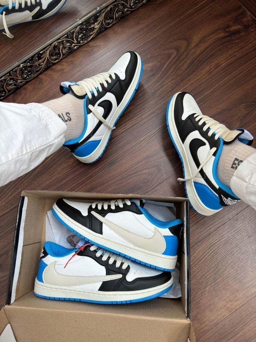 JORDAN TRAVIS SCOTT foto 3