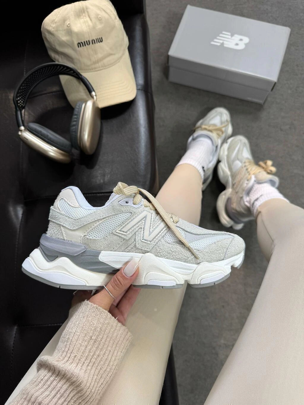NEW BALANCE 9060 - CINZA/OFF foto 2