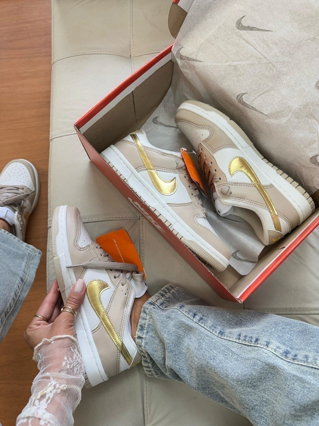 DUNK LOW BEGE/OURO foto 3