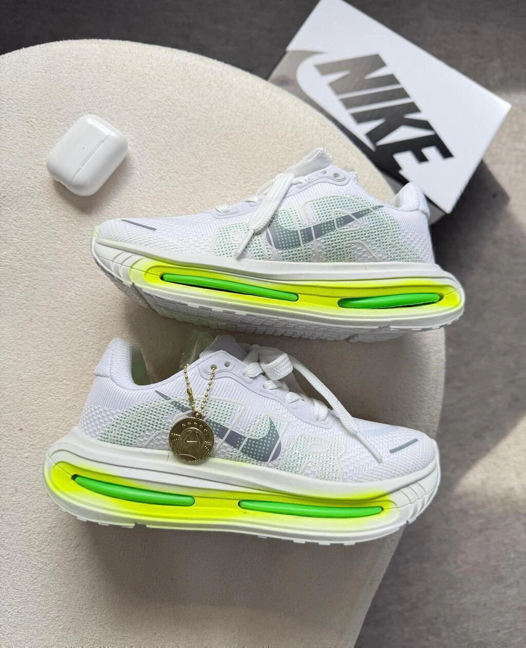 NIKE RUN VOMERO - BRANCO/VERDE foto 4