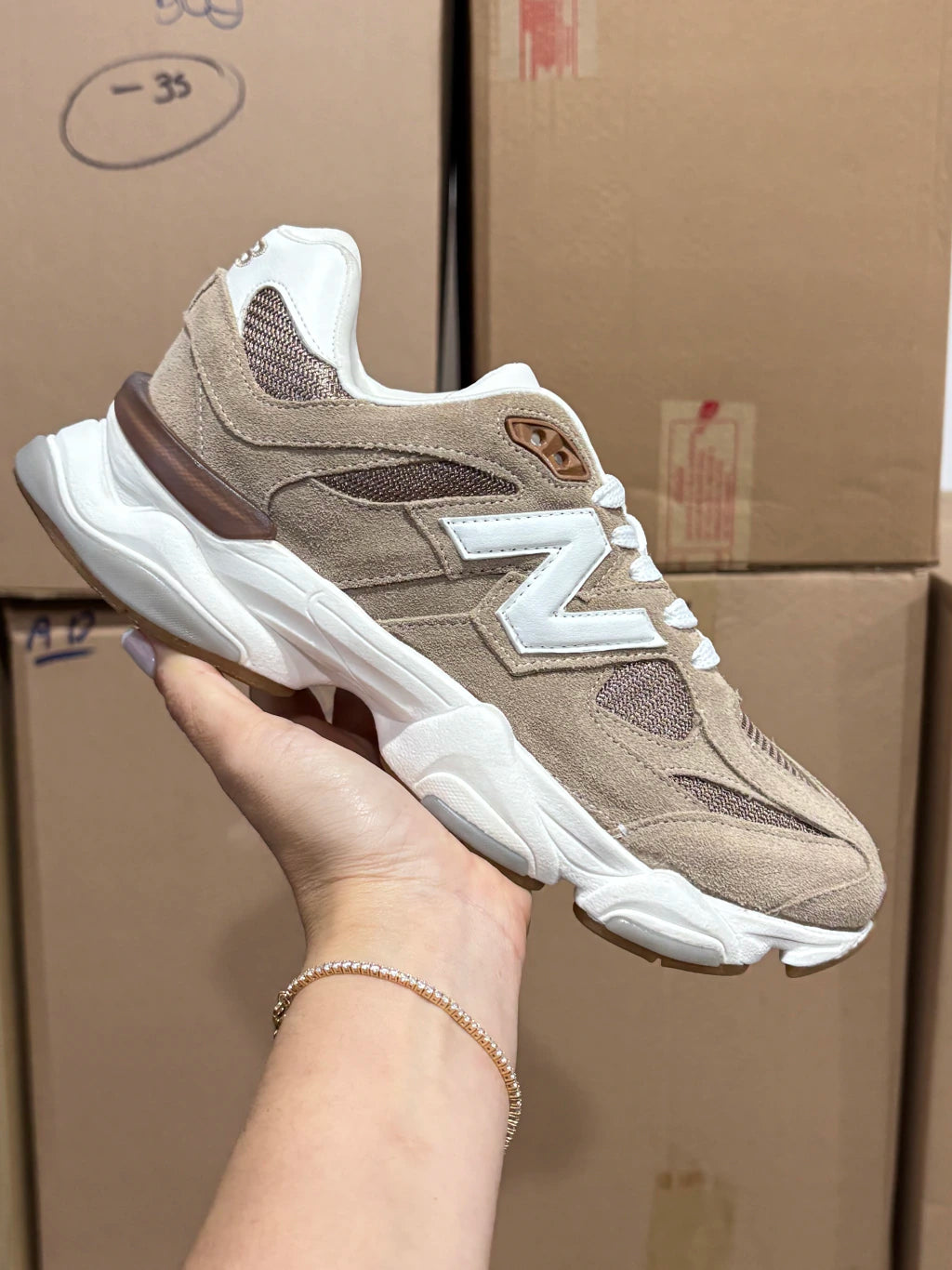 NB 9060 Card Couro