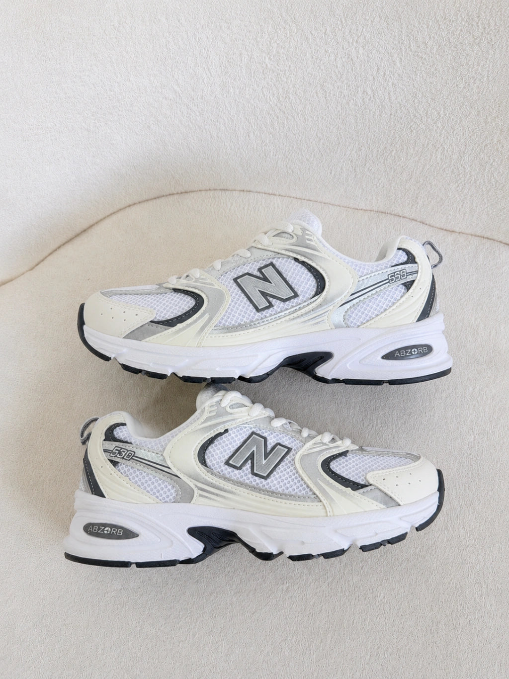 NB 530 - Branco e Cinza