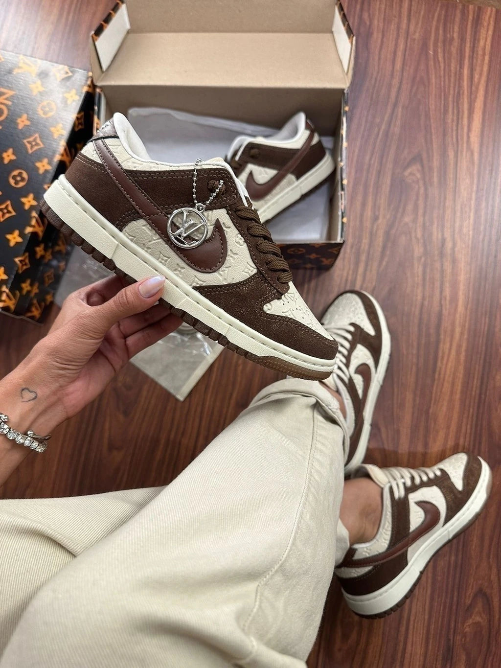 DUNK LOW L.V