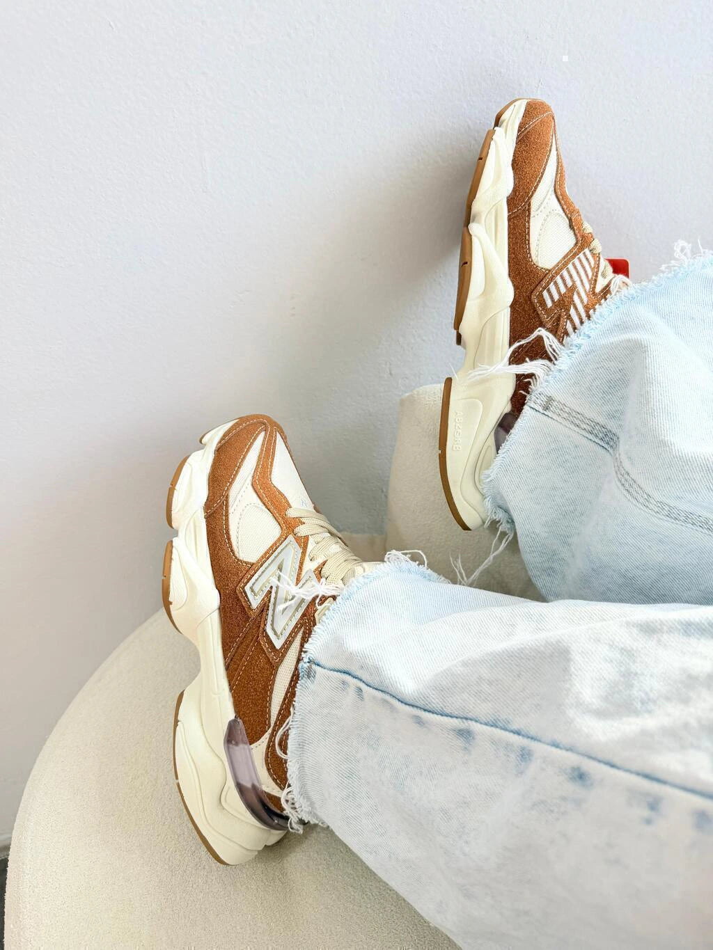 NEW BALANCE 9060 - CARAMELO foto 8