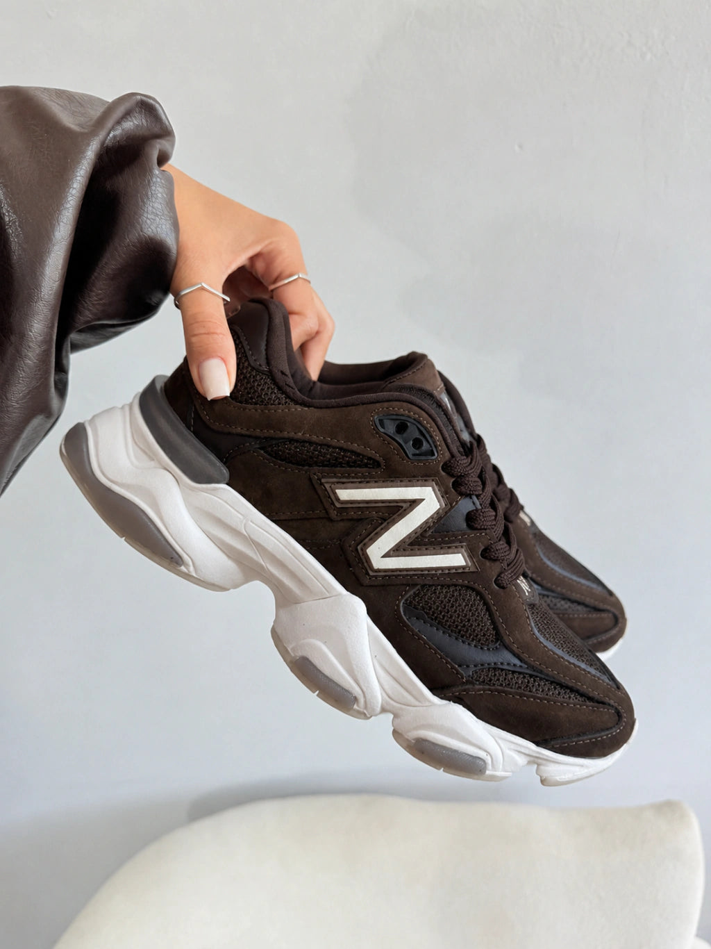 NB 9060 Café Couro