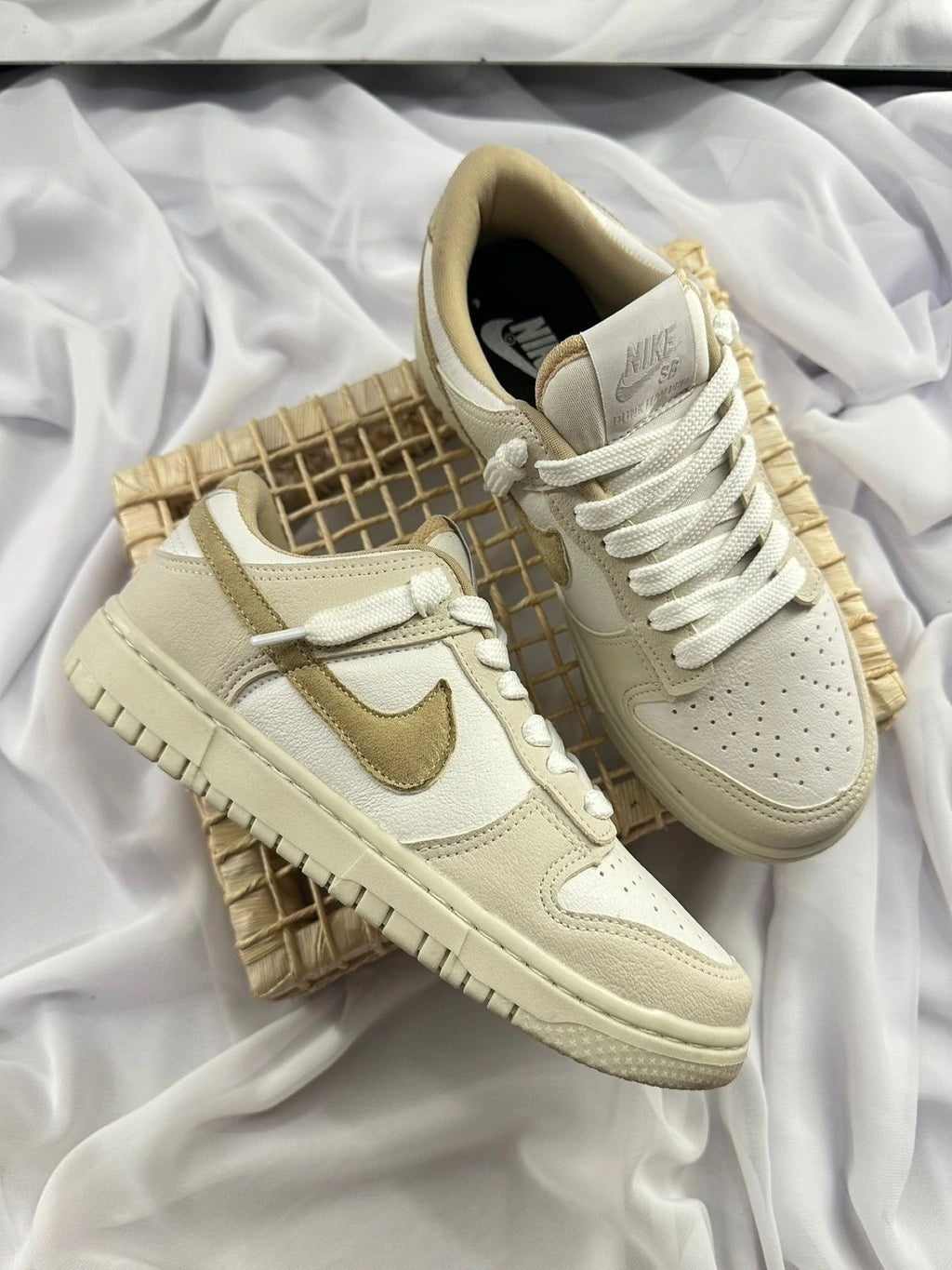 DUNK LOW - OFF/OURO foto 4