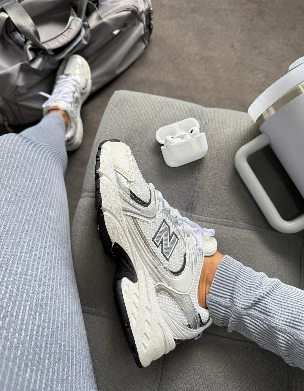 NEW BALANCE 530 - BRANCO/CINZA