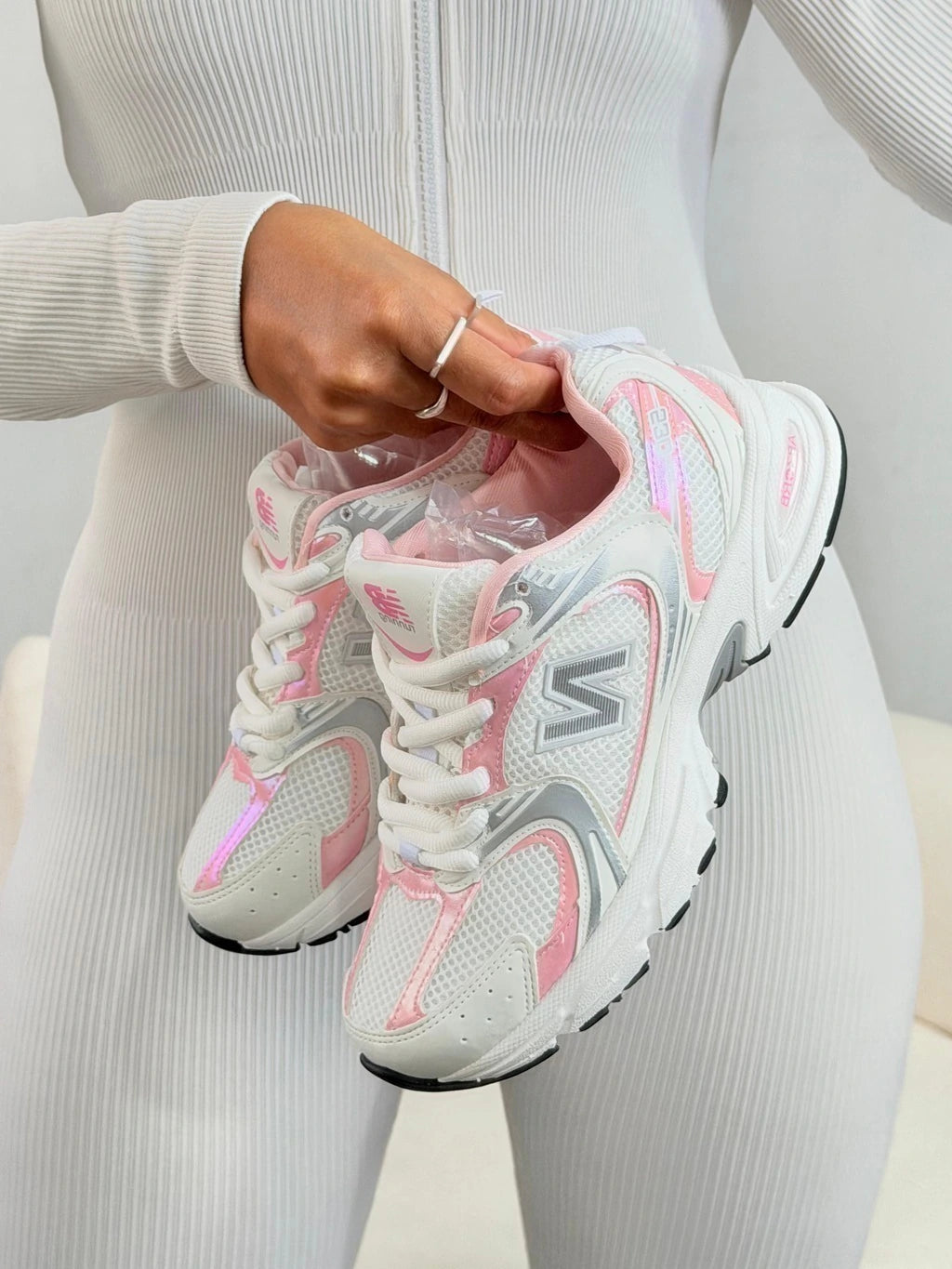 NEW BALANCE 530 - BRANCO/ROSA