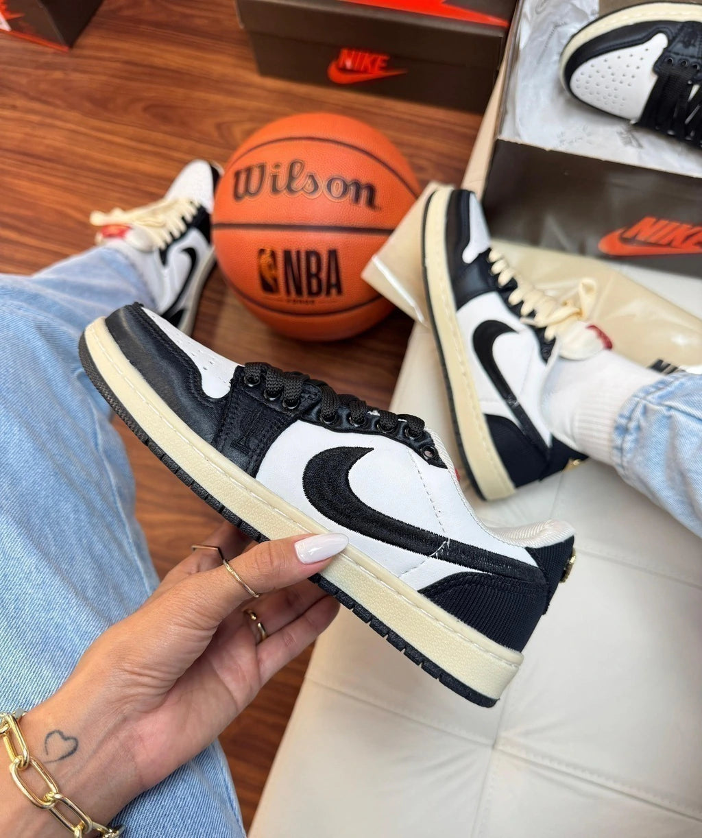 JORDAN LOW X TRAVIS foto 12