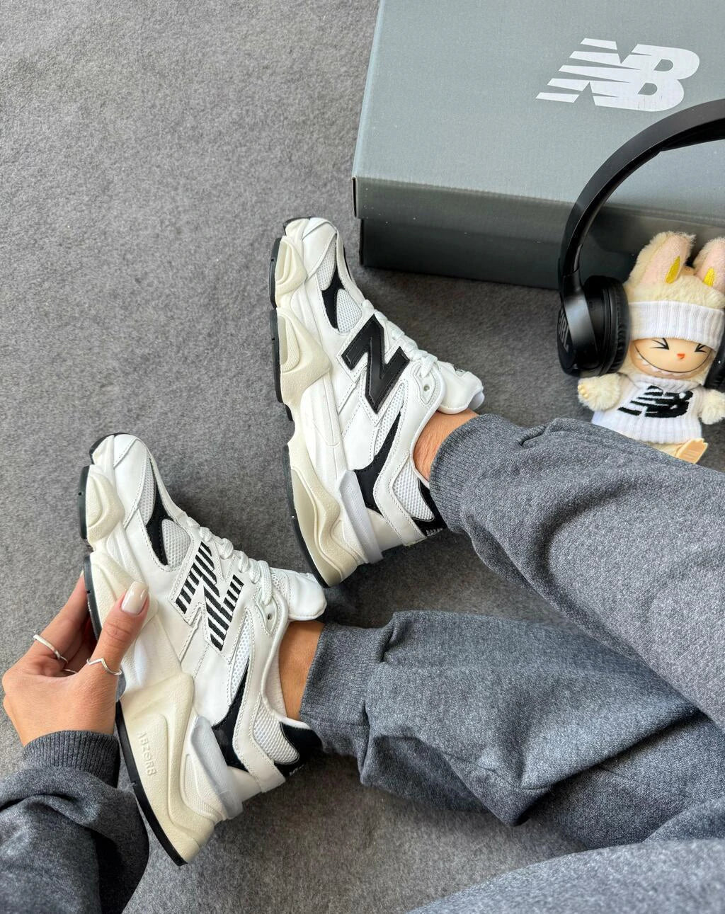 NEW BALANCE 9060 - BRANCO/PRETO foto 2