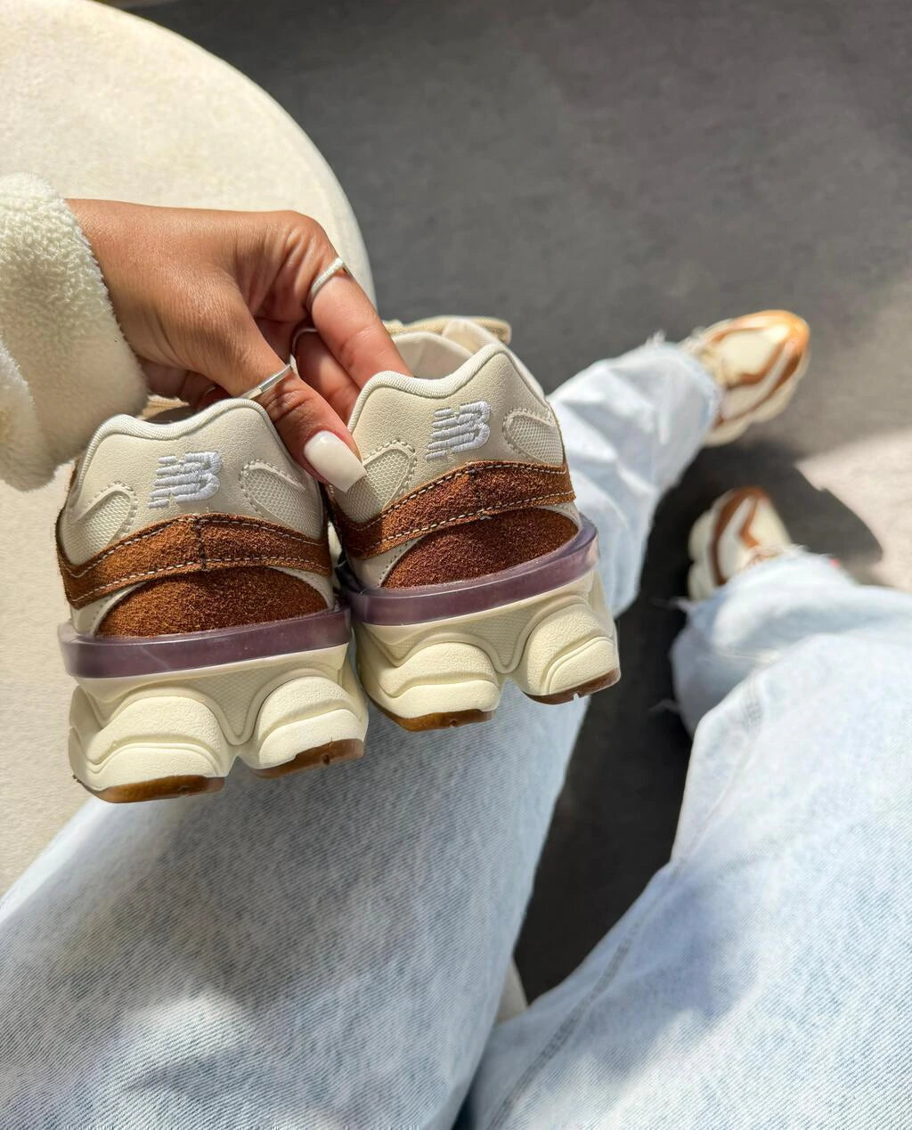 NEW BALANCE 9060 - CARAMELO foto 5