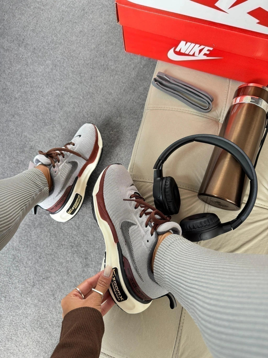 NIKE ZOOM X - CINZA/MARROM foto 2