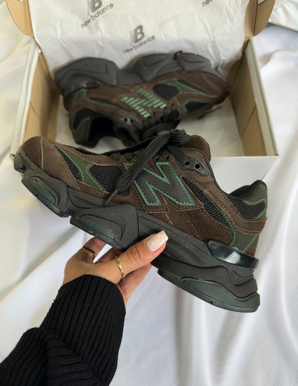 NEW BALANCE 9060 - MARROM/VERDE