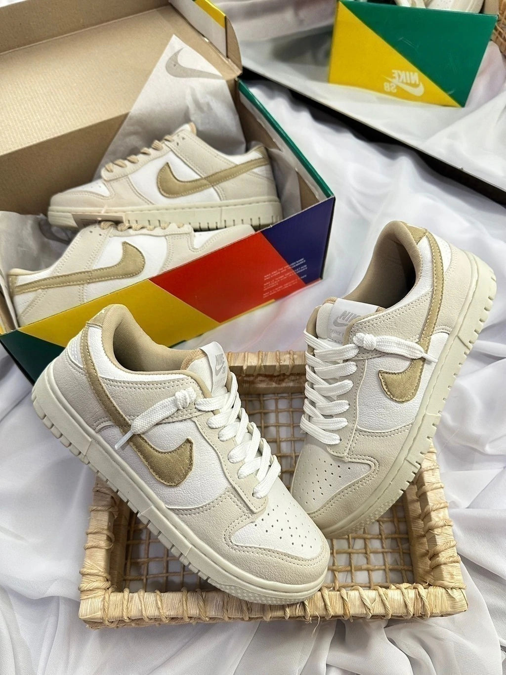 DUNK LOW - OFF/OURO foto 2