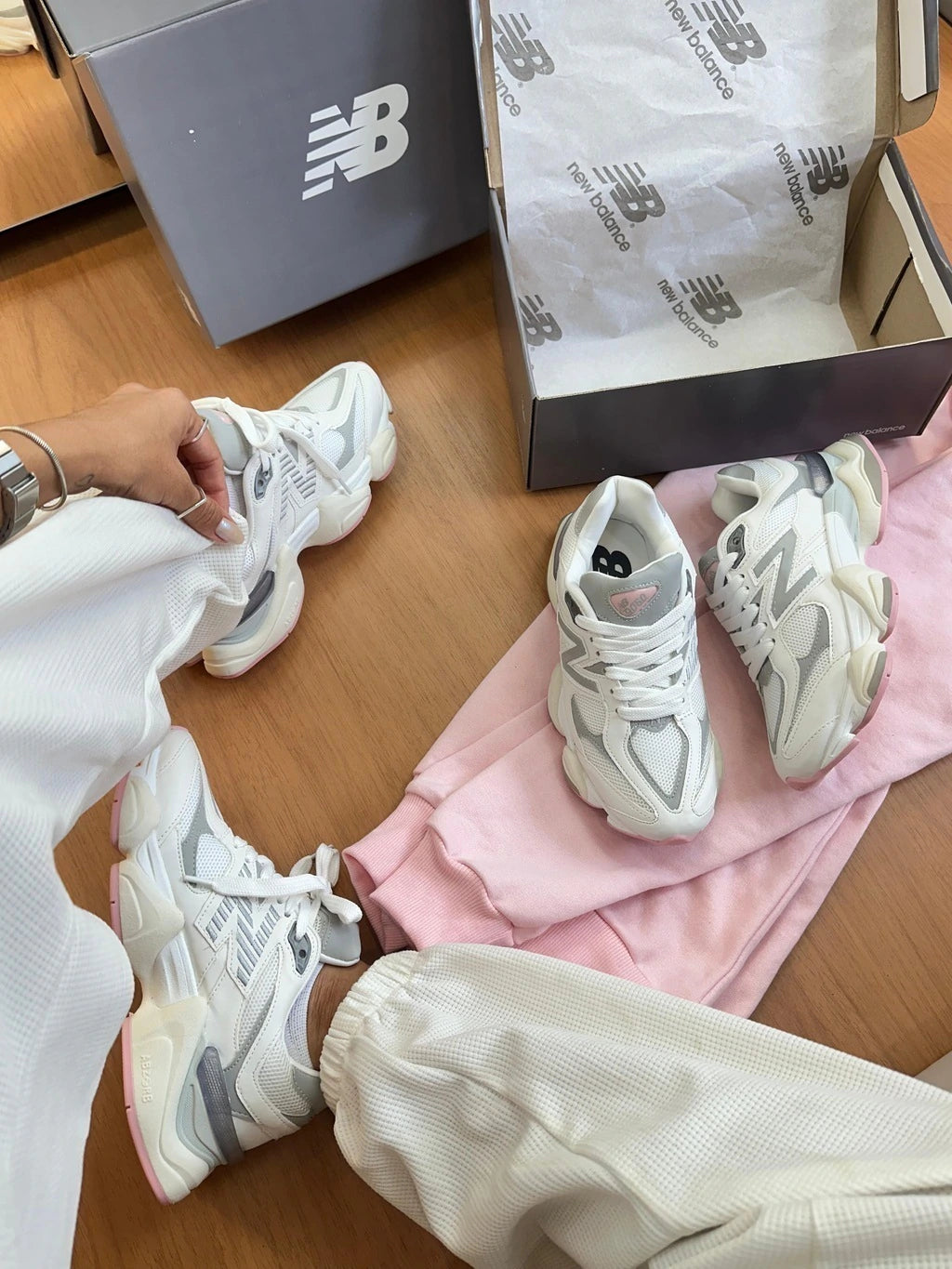 NEW BALANCE 9060 - BRANCO/ROSA BB foto 4