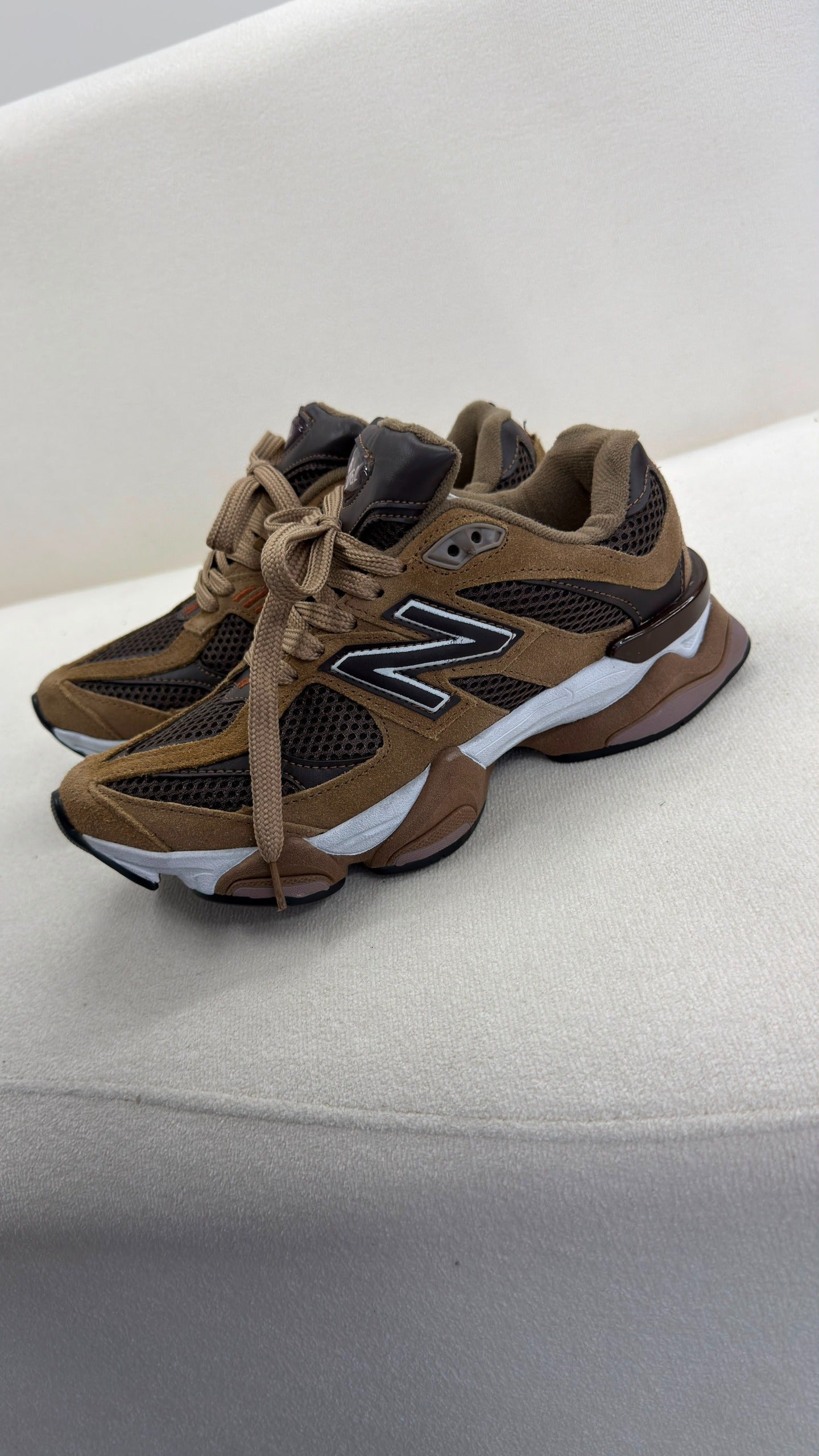 New Balance 9060 - Marrom