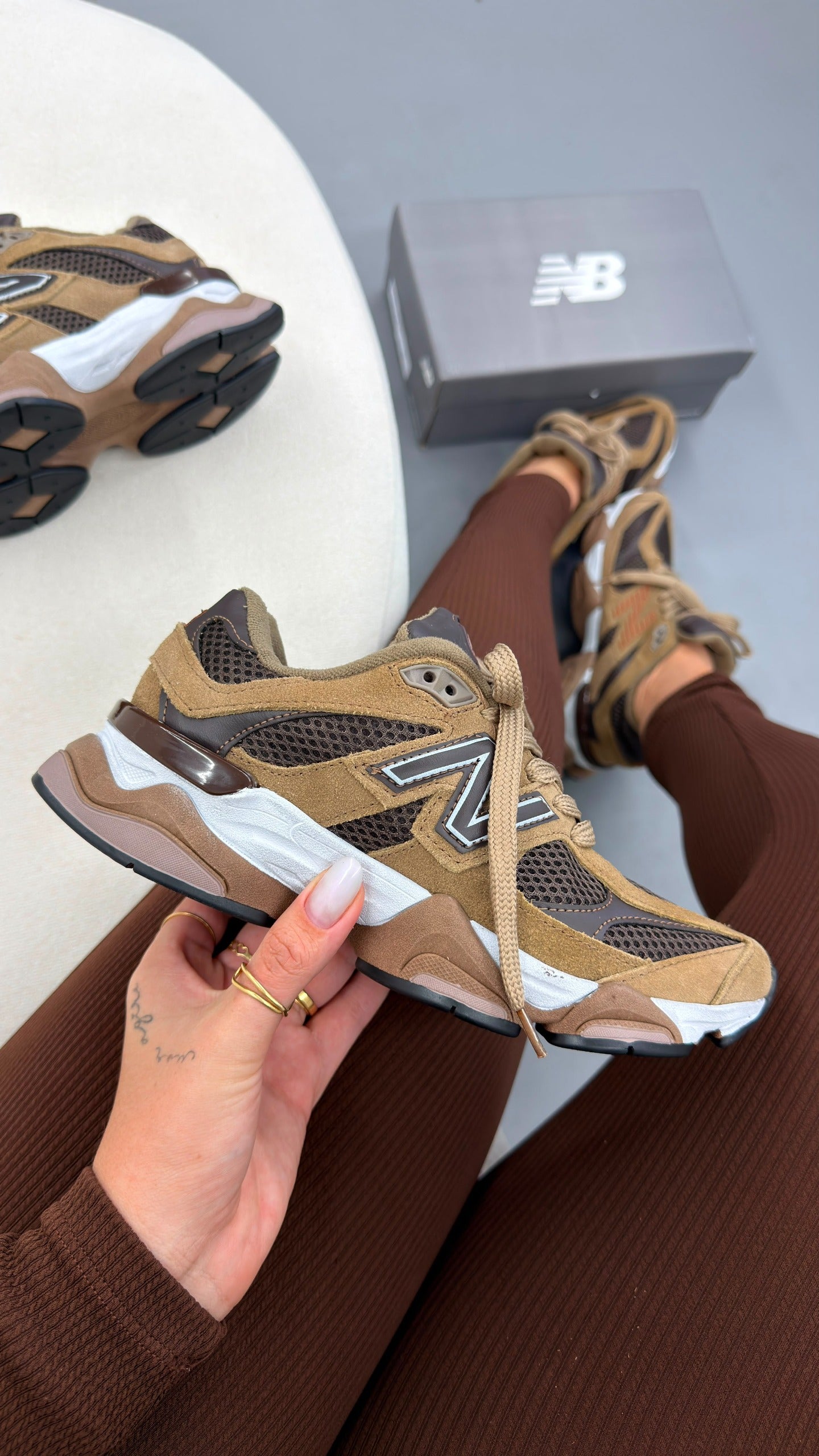 New Balance 9060 - Marrom