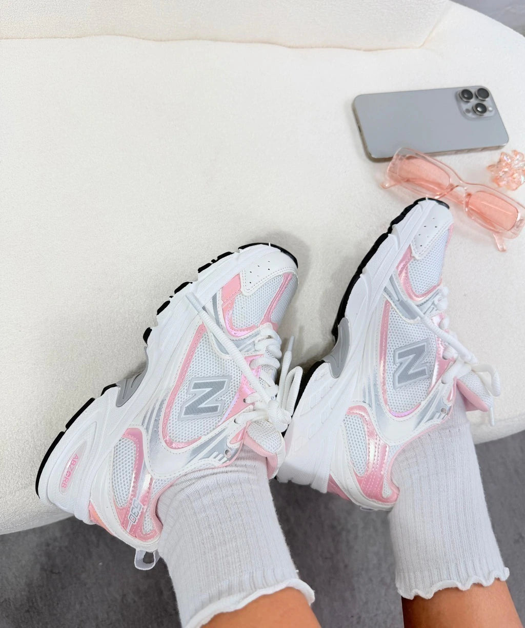 NEW BALANCE 530 - BRANCO/ROSA foto 3