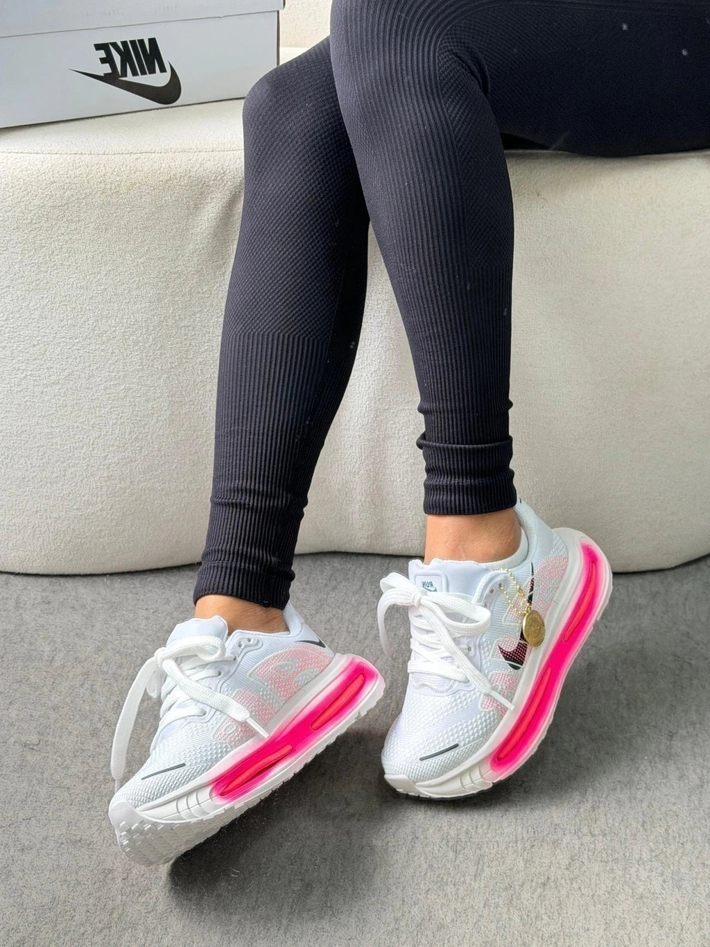 NIKE RUN VOMERO - BRANCO/ROSA foto 3
