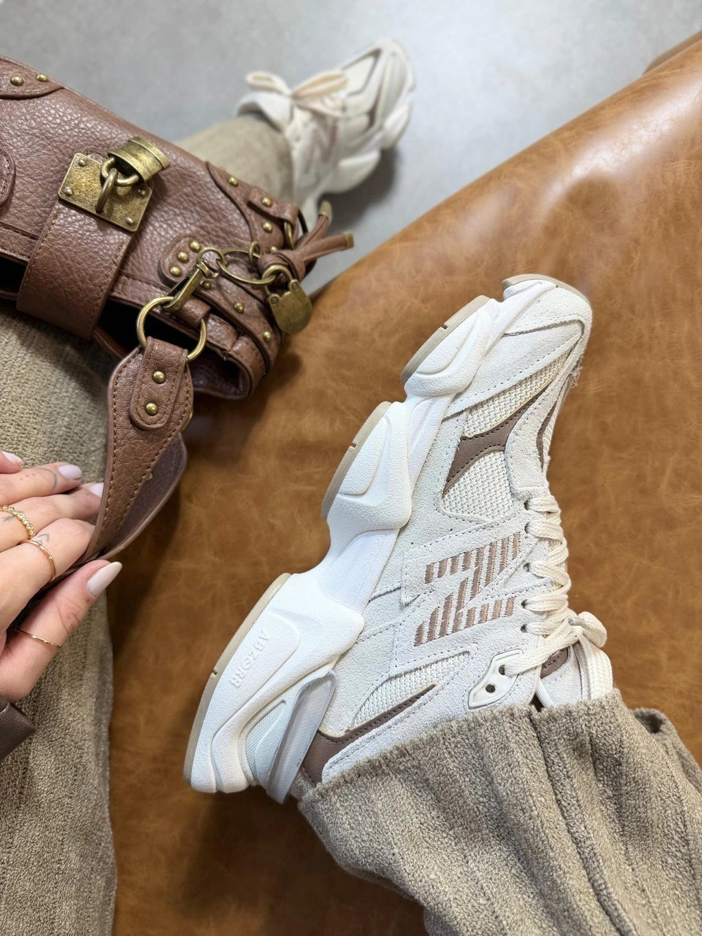 NEW BALANCE 9060 - MARROM/CAQUI