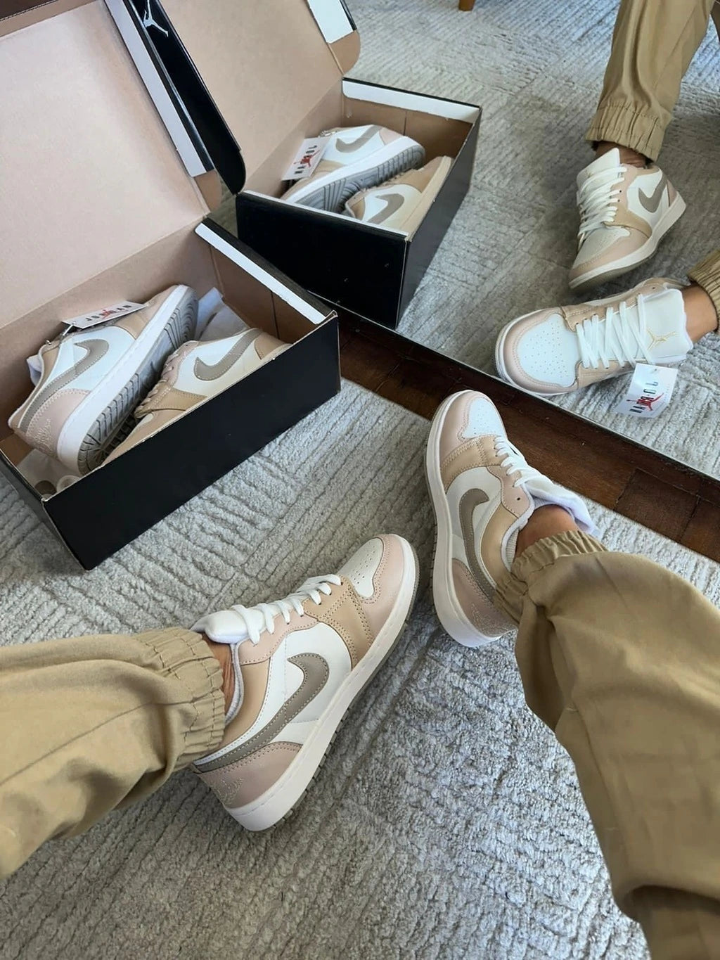 JORDAN LOW - NUDE foto 3