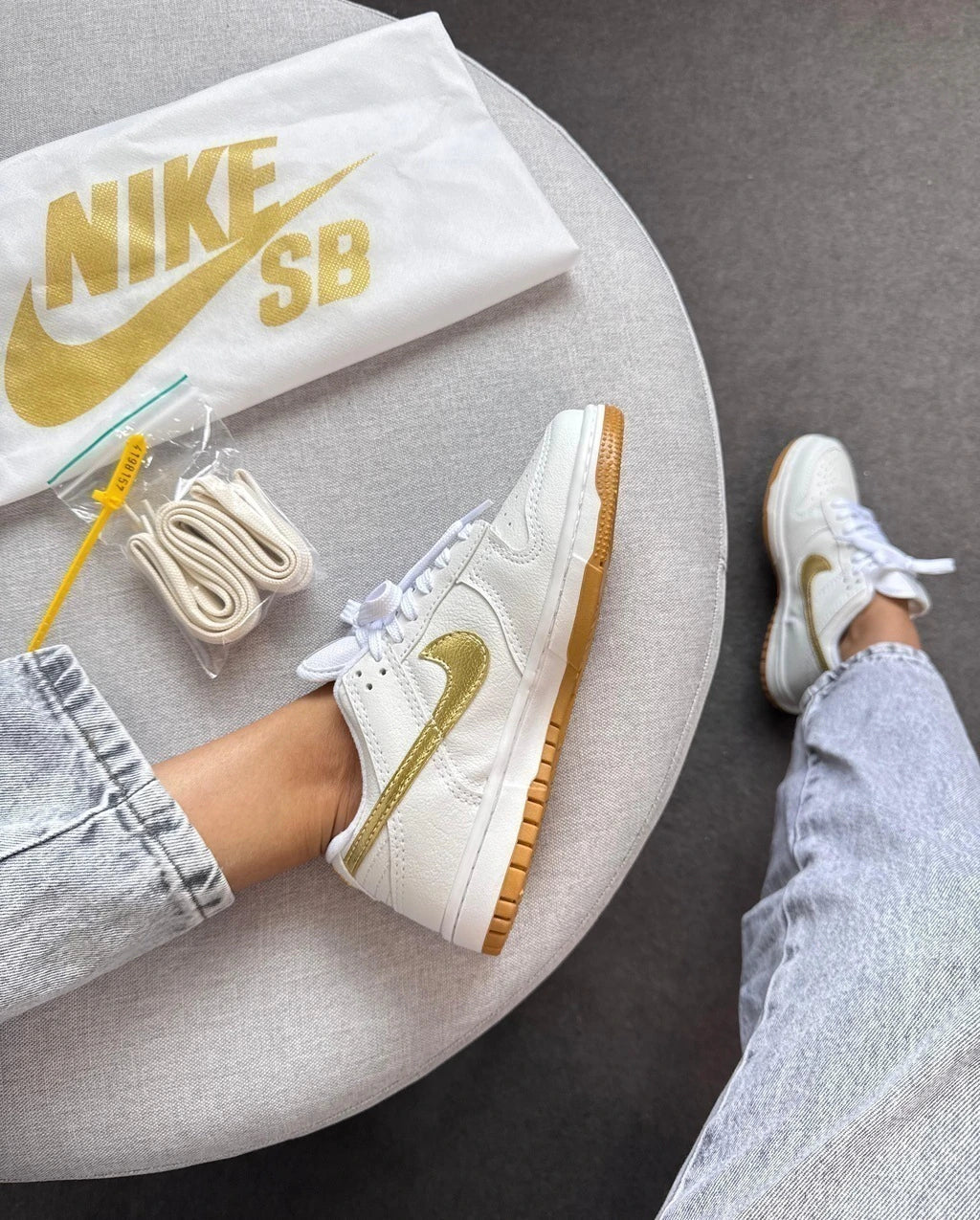 DUNK LOW DOURADO foto 3