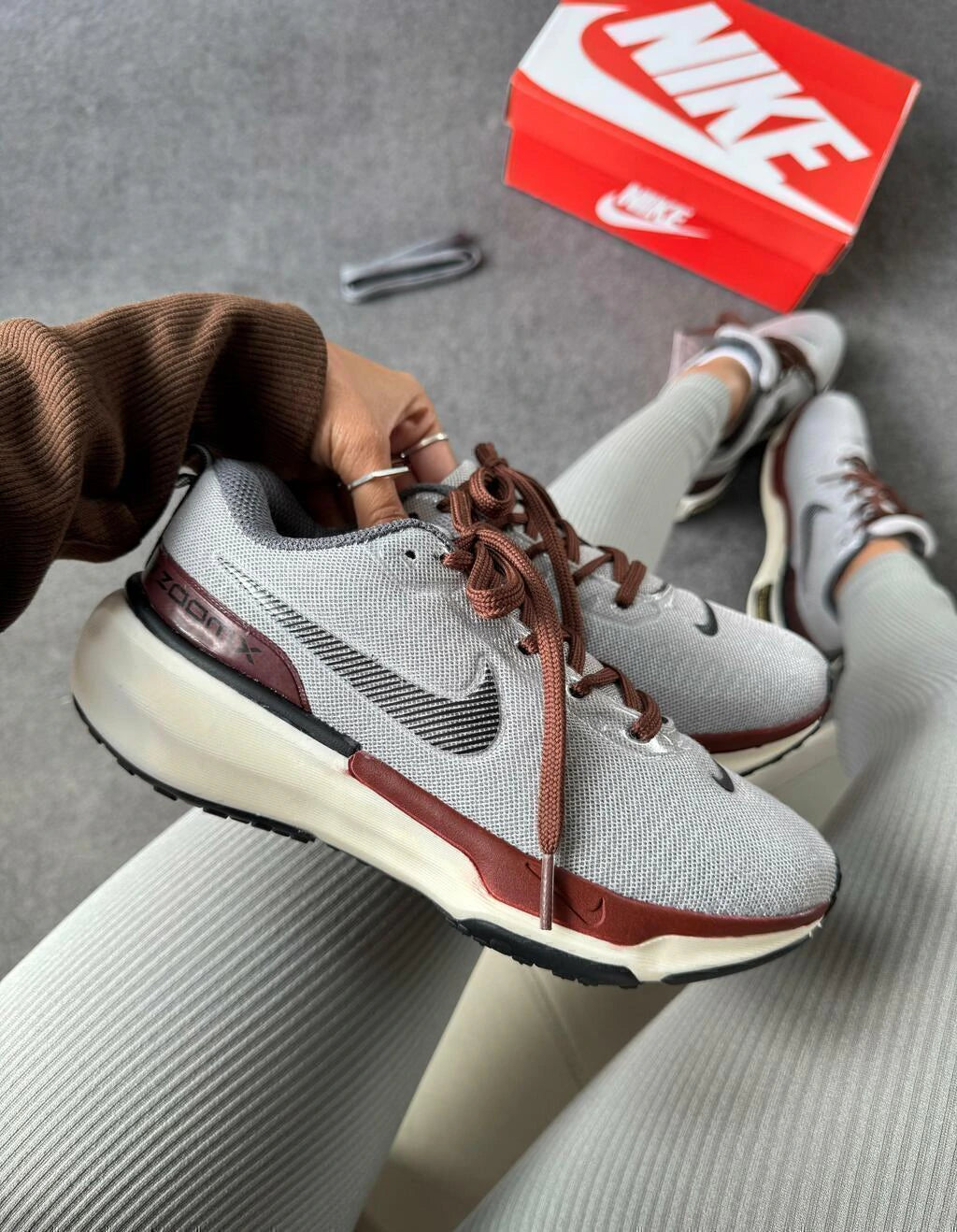 NIKE ZOOM X - CINZA/MARROM foto 5