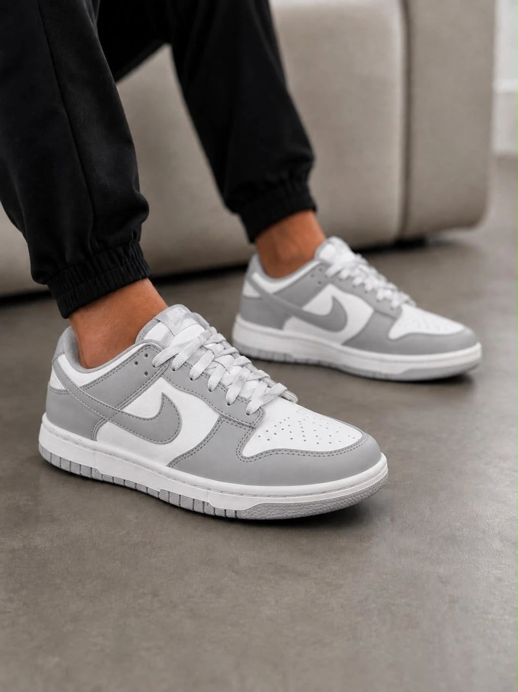 Nike Dunk cinza com branco
