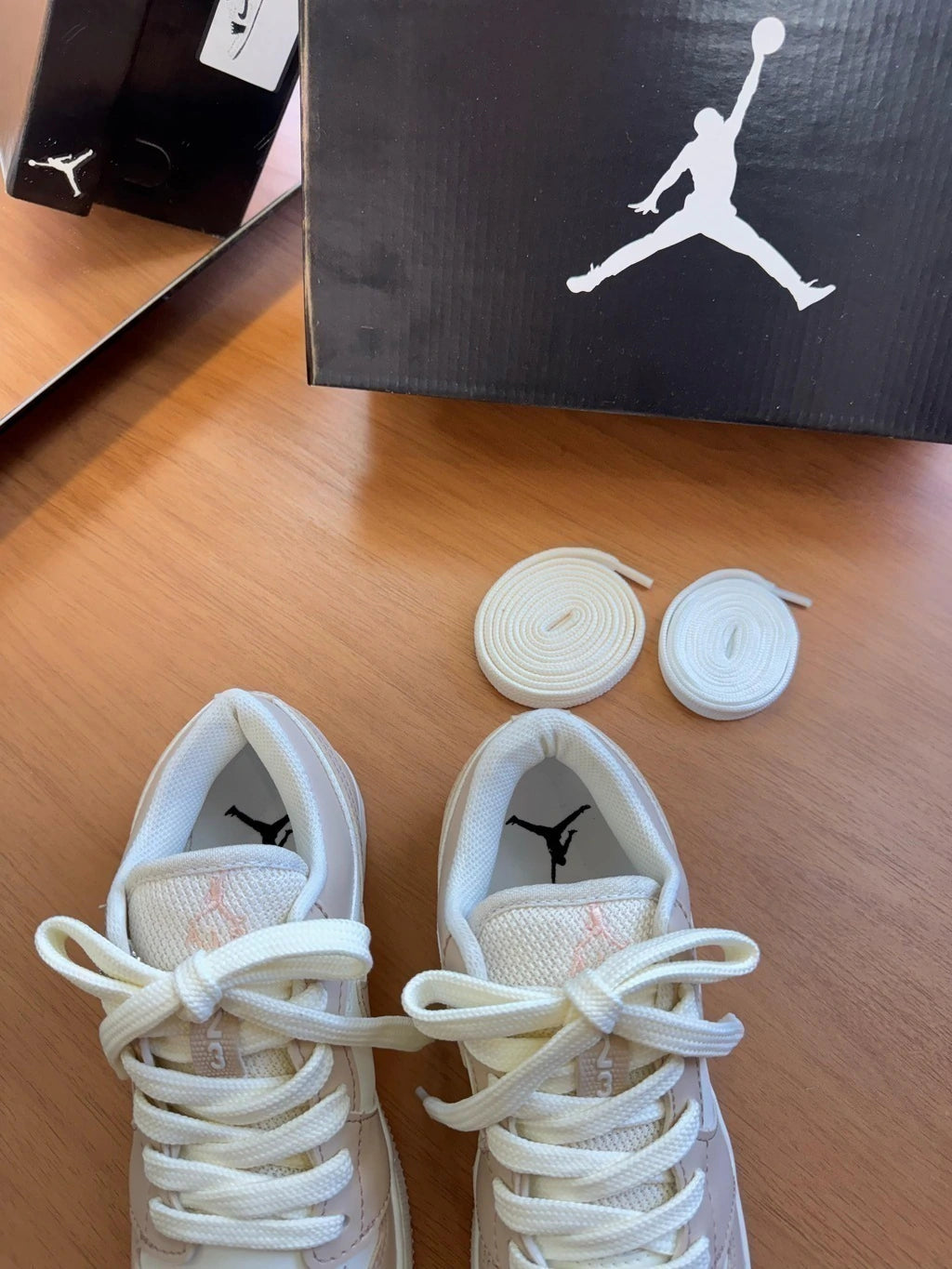 JORDAN LOW 23 foto 7